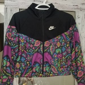 NWOT NIKE CROPPED SWEATER